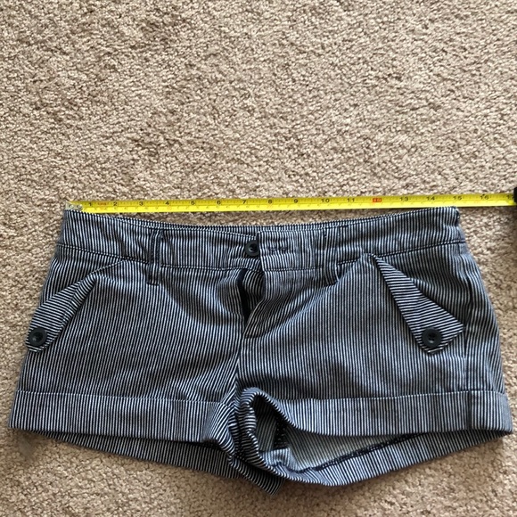 Shorts - Picture 5 of 5
